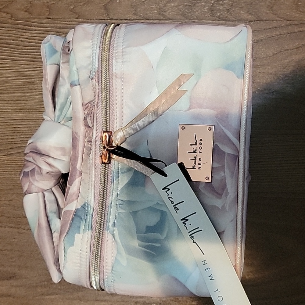 Nicole Miller New york  big cosmetic bag